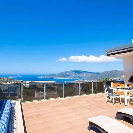 Kasdenizmanzaraliisitmalihavuzlukorunaklivilla Villa