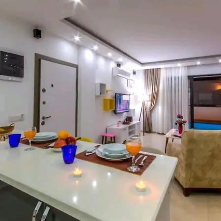 Kasdenizmanzaraliisitmalihavuzlukorunaklivilla Villa