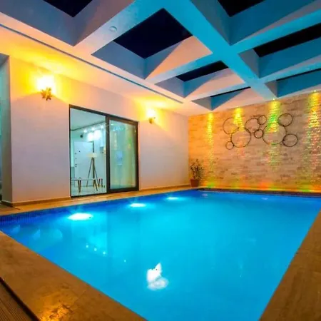 Villa Kasdenizmanzaraliisitmalihavuzlukorunaklivilla